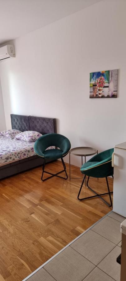Naki Apartmani พอดโกริกา ภายนอก รูปภาพ