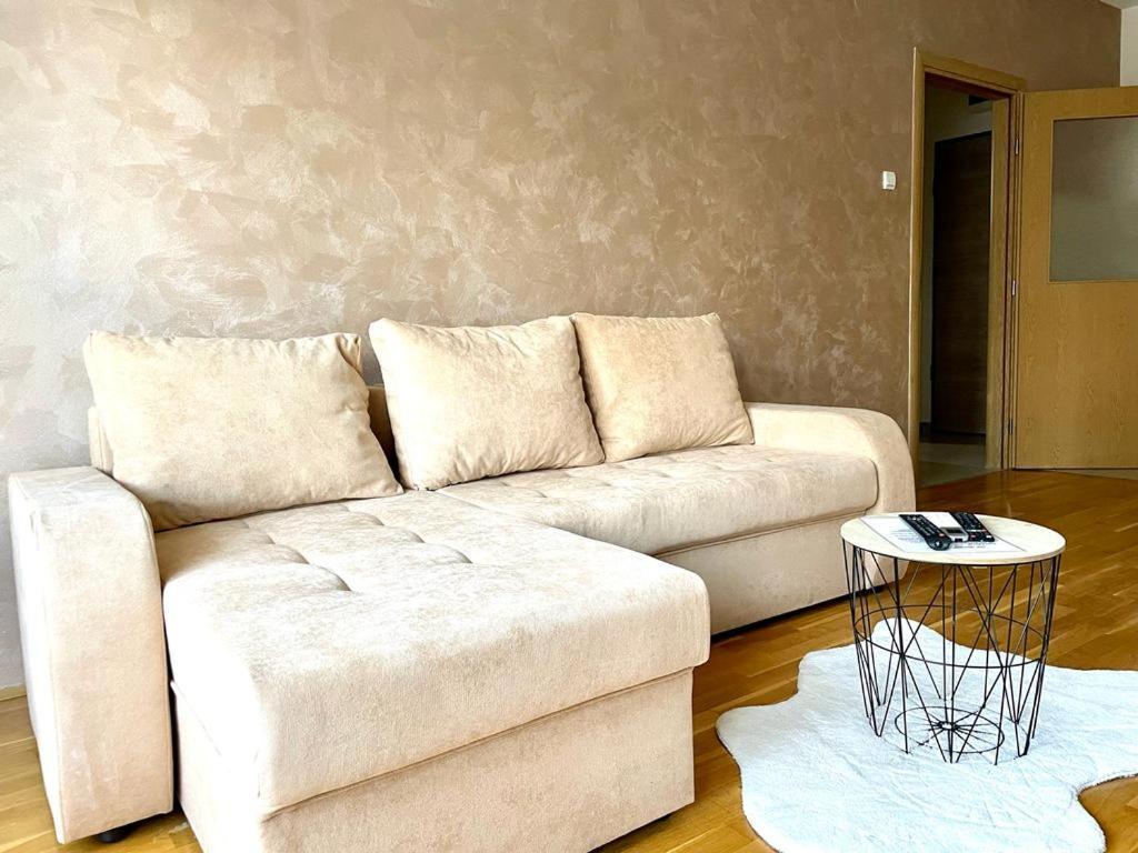 Naki Apartmani พอดโกริกา ภายนอก รูปภาพ