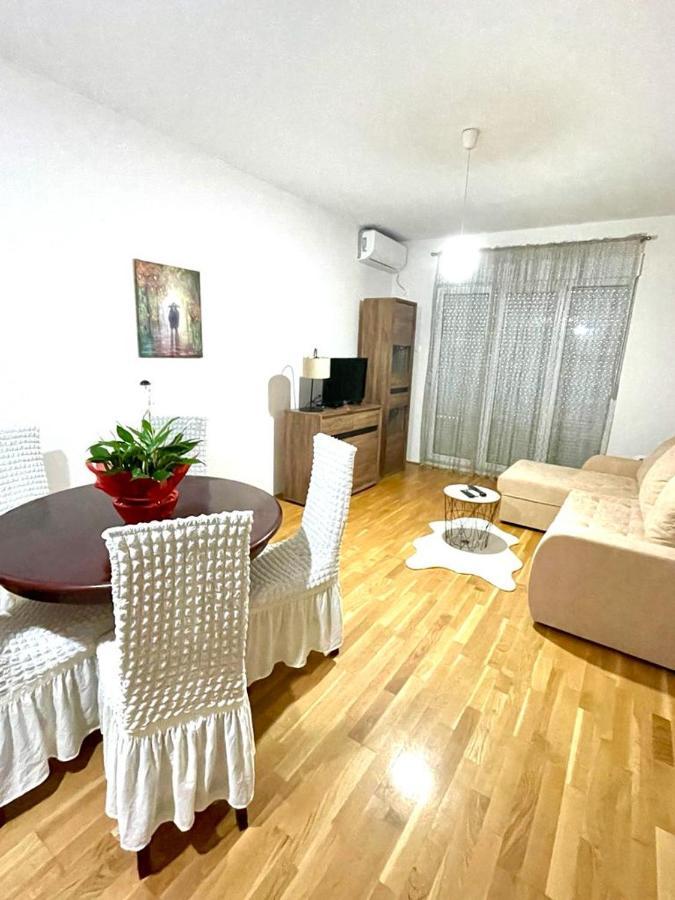 Naki Apartmani พอดโกริกา ภายนอก รูปภาพ