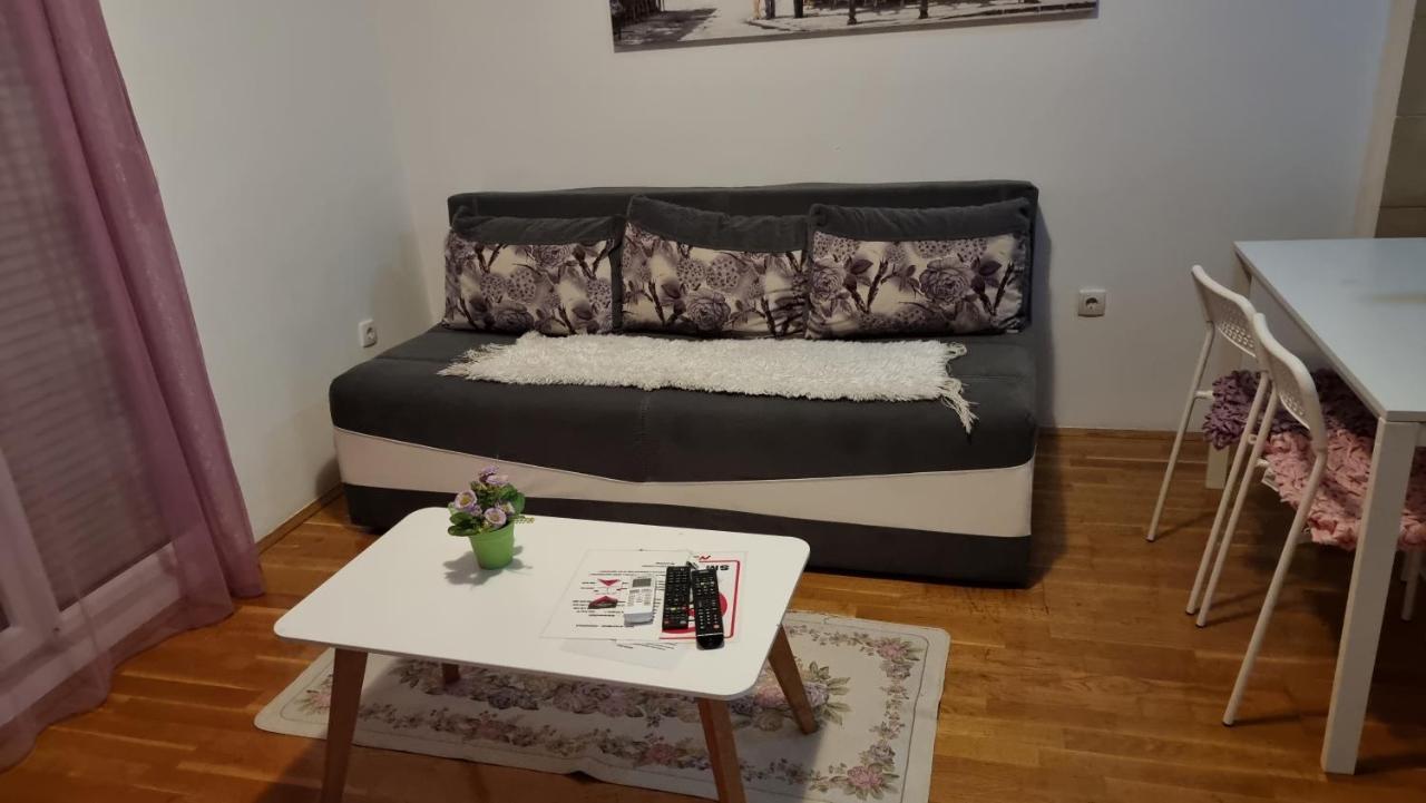 Naki Apartmani พอดโกริกา ภายนอก รูปภาพ