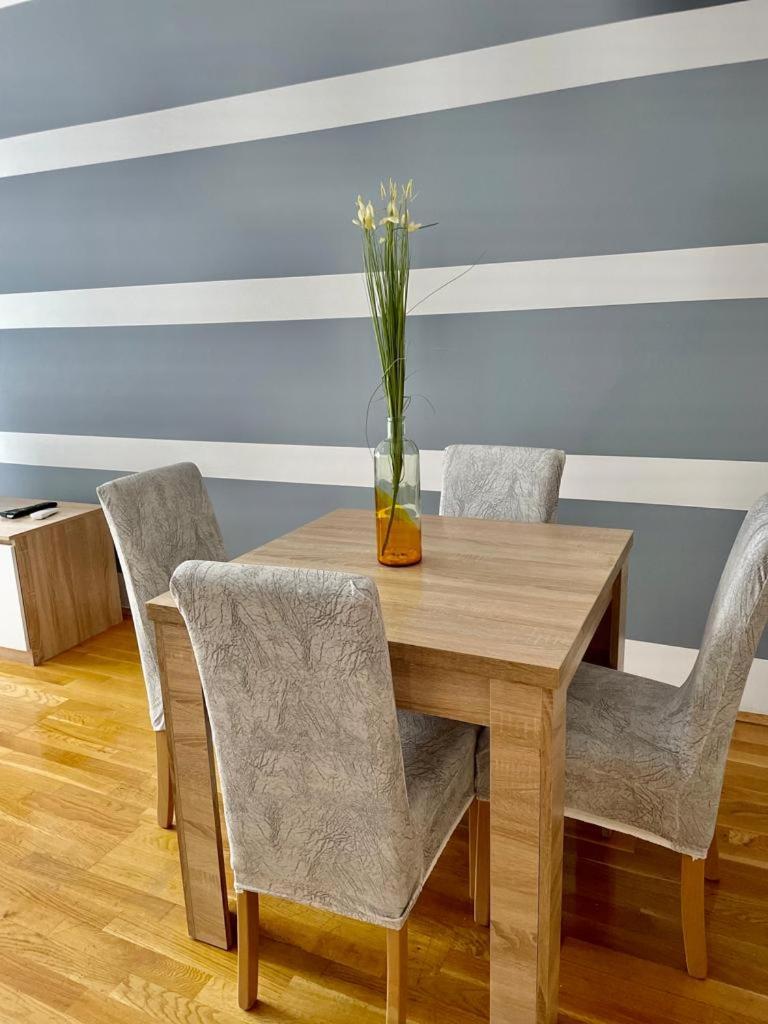 Naki Apartmani พอดโกริกา ห้อง รูปภาพ