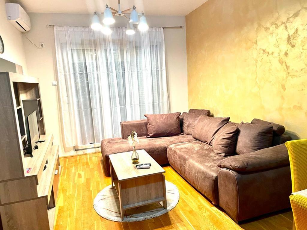 Naki Apartmani พอดโกริกา ห้อง รูปภาพ